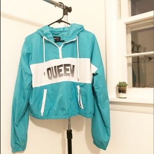 “QUEEN”  CROPPED WINDBREAKER QUARTER ZIP